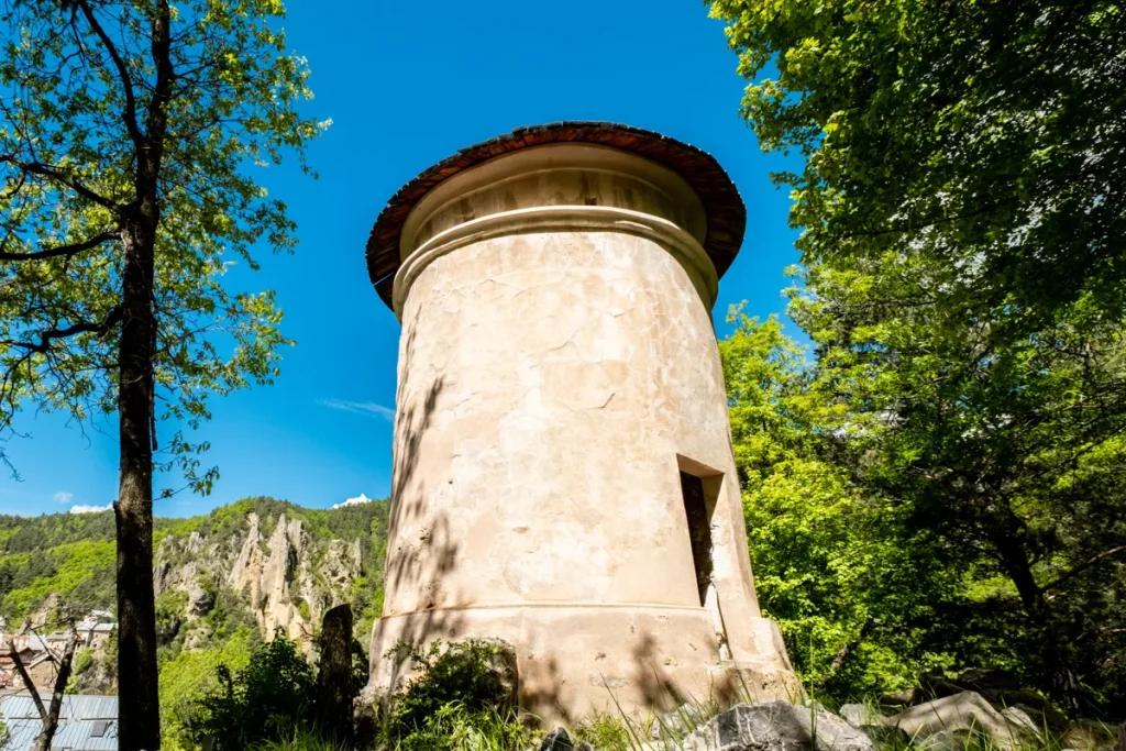 Le pigeonnier Rucher de Péone