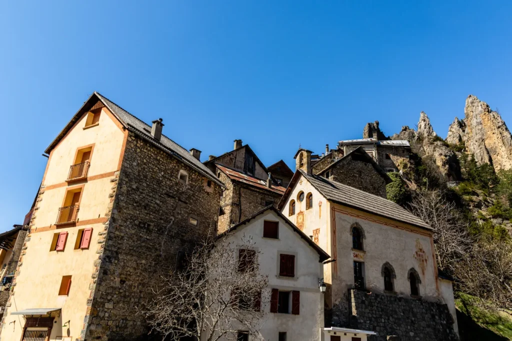 Le village de Péone